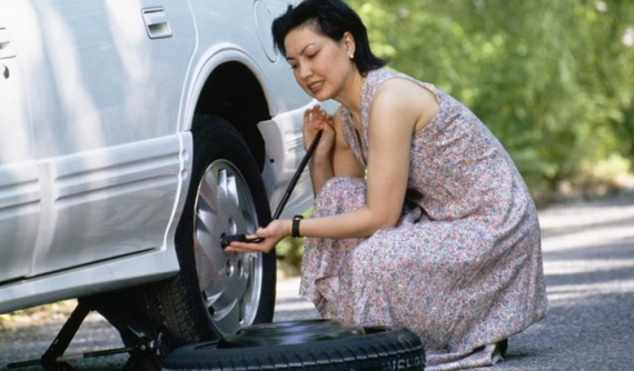 Hướng dẫn cách thay lốp xe ô tô dễ dàng, nhanh chóng