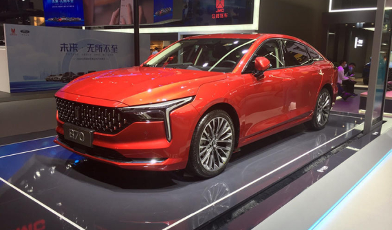 Sedan cỡ trung Bestune B70 chính thức trình làng với thiết kế "sexy" và trợ lý ảo trong xe