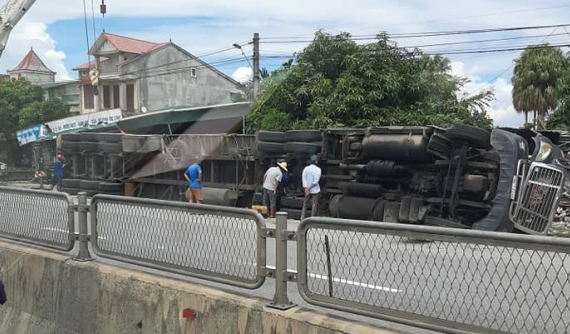 Video quay diễn biến vụ tai nạn liên hoàn tại Hà Tĩnh khiến 2 người thương vong
