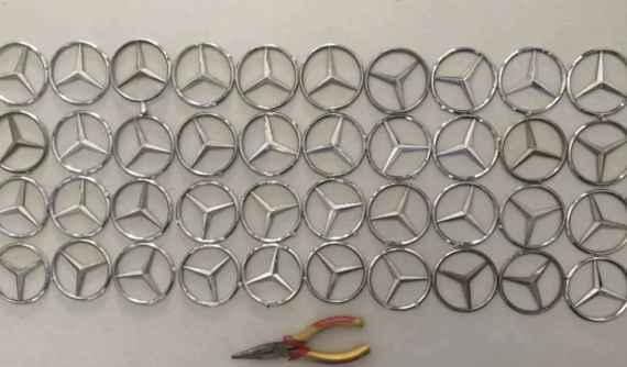 Tưởng logo xe Mercedes-Benz làm bằng bạc, thanh niên thực hiện hàng loạt vụ trộm để về làm vòng đeo tay
