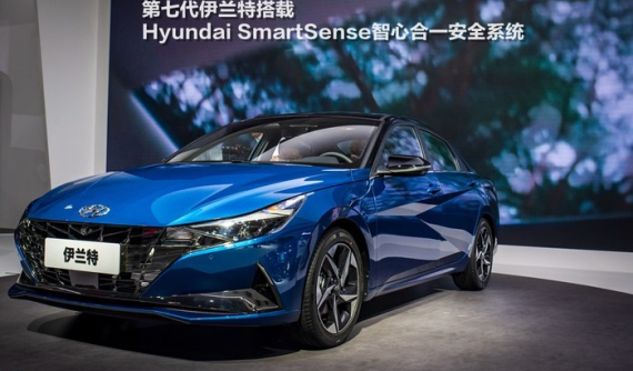 Vén màn Hyundai Elantra 2021 dành cho thị trường hàng xóm của Việt Nam với nội thất công nghệ cao hơn