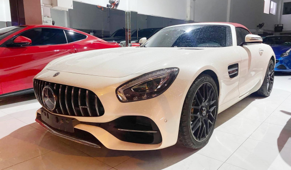 Chính thức có mặt trong Nam, Mercedes-AMG GT Roadster khoe dáng cùng dàn siêu xe "khủng"