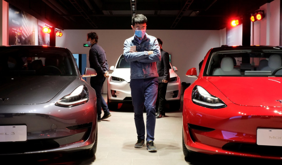 Tesla Model 3 bán quá chạy, nhân viên đại lý còn chẳng có thời gian mà ăn