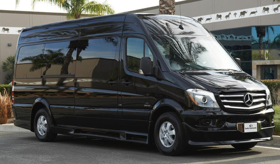 Chiếc xe van Mercedes-Benz Sprinter 2020 bọc giáp này chính là "nhà an toàn di động" cho VIP