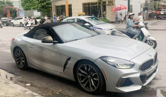 BMW Z4 mui trần thế hệ mới đầu tiên xuất hiện trên đường phố Việt Nam