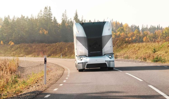 Xe đầu kéo tự lái Einride T-Pod không được cấp phép chạy trên đường phố vì không có... bằng lái
