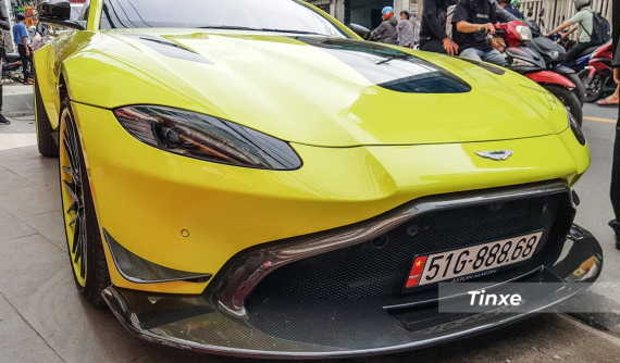 Aston Martin V8 Vantage lên body kit phiên bản AMR cá tính của đại gia Việt