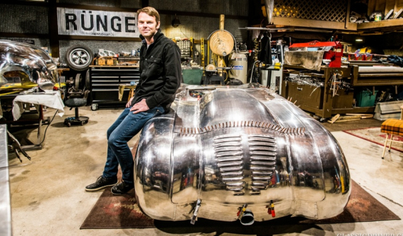 Cựu vận động viên trượt tuyết này đang ngày ngày chế tạo ra những chiếc ô tô trị giá hàng trăm nghìn đô
