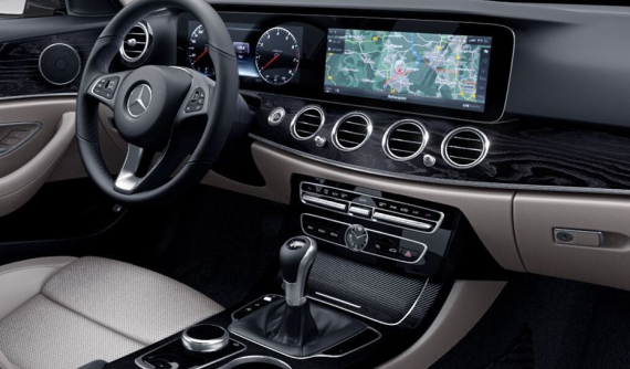 Xe Mercedes-Benz sắp bị loại bỏ hoàn toàn hộp số sàn