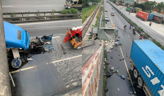Hải Dương: Xe container tông đuôi ô tô tải chở xi măng, 2 tài xế nhập viện