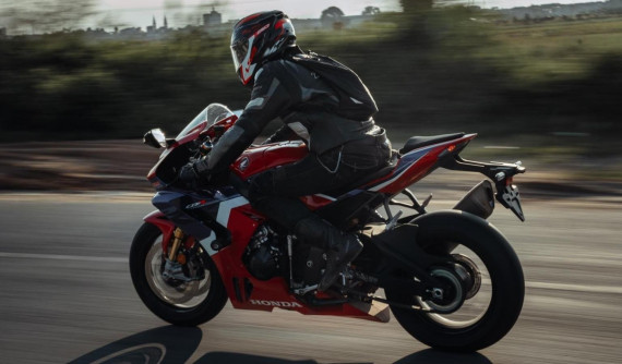 Đánh giá Honda CBR1000RR-R Fireblade SP: Siêu mô tô bạc tỷ "đa nhân cách"!