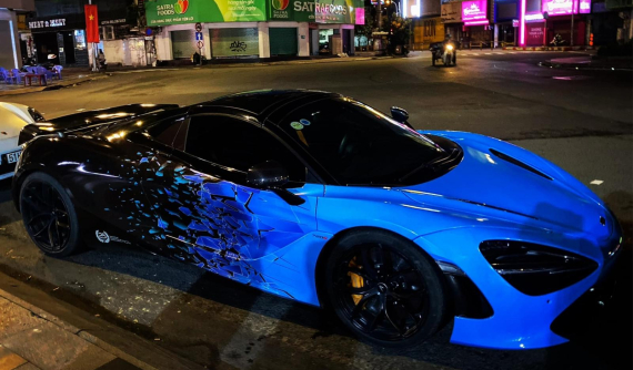 Thêm siêu xe bắt "trend" bộ áo 2 tông màu, lần này là McLaren 720S Spider với hoạ tiết nổi bật