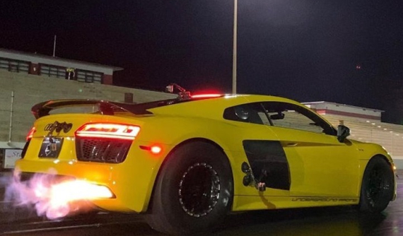 Chứng kiến siêu xe Audi R8 độ 2.000 mã lực khè lửa, bốc đầu khi lập kỷ lục đua drag trong 7,6 giây