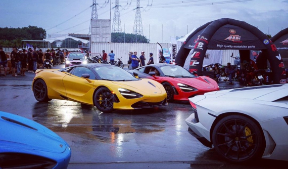 Video: Cặp đôi McLaren 720S đua drag ở Đại Nam, cú bứt phá ấn tượng của xe màu vàng
