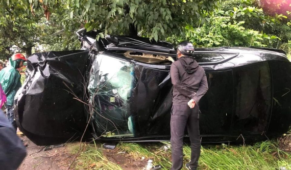 Ô tô Toyota văng cả động cơ ra ngoài trong vụ tai nạn gây xôn xao tại Bình Dương