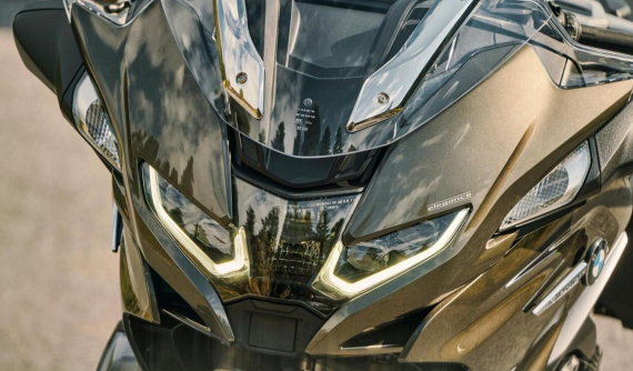 BMW ra mắt xe Touring R1250RT với tính năng giám sát hành trình thích ứng hiện đại