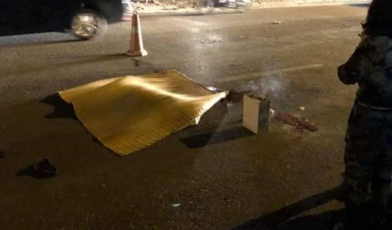 Hà Nội: Xe máy "bốc đầu", thanh niên ngồi sau văng sang làn đường ngược chiều, bị ô tô cán tử vong