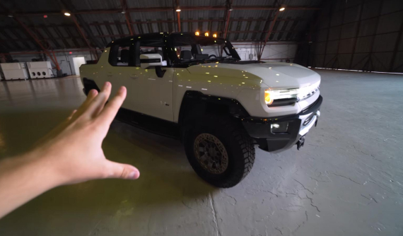 Sờ tận tay thiết kế ngoại thất và nội thất của nguyên mẫu GMC Hummer EV 2022