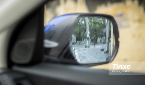 Cách điều chỉnh gương chiếu hậu chuẩn như "Tây"