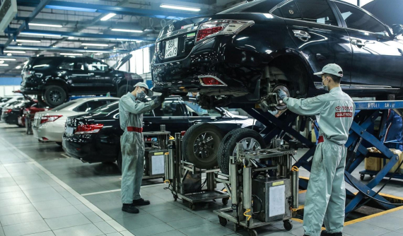 Toyota Việt Nam ủng hộ 1,5 tỷ đồng cho miền Trung, hỗ trợ thay dầu miễn phí và giảm giá 20% lọc dầu