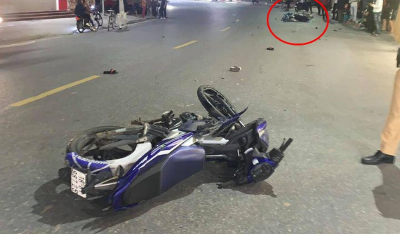 Video: Yamaha Exciter chạy với "tốc độ bàn thờ", tông trúng xe máy đi ngược chiều, 2 người bị thương nặng