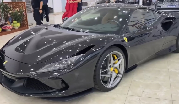 Video hiếm hoi quay lại chiếc siêu xe Ferrari F8 thứ 4 bất ngờ về Việt Nam