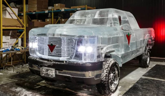 Câu chuyện thú vị về chiếc bán tải Chevrolet thân vỏ bằng băng đầu tiên trên thế giới