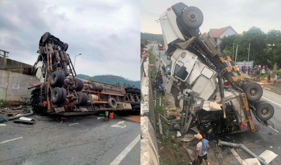 Quảng Ngãi: Tránh ổ gà, xe container rơi khỏi cầu vượt, cabin chổng ngược lên trời