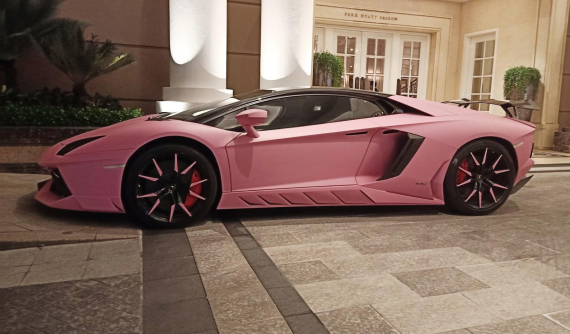 Cô gái Sài thành tậu siêu xe Lamborghini Aventador LP700-4 "vạn người mê"