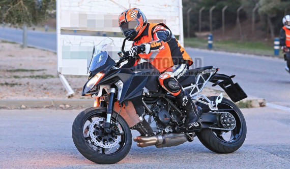 Tiếp tục rò rỉ ảnh chạy thử nghiệm, KTM Super Duke GT 1290 phiên bản mới đã sẵn sàng ra mắt
