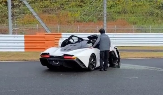 McLaren Speedtail đầu tiên trên thế giới gặp nạn khiến giới mê xe xót xa, xe chỉ mới vừa đến Nhật Bản