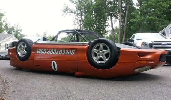 Upside-Down Camaro - Chiếc xe đua "thân vỏ lật ngửa" kỳ quái nhất trên đời