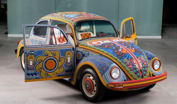 Volkswagen Beetle "Vochol" - Chiếc xe nghệ thuật đính hơn 2 triệu hạt màu, và mất 9.000 giờ để hoàn thiện