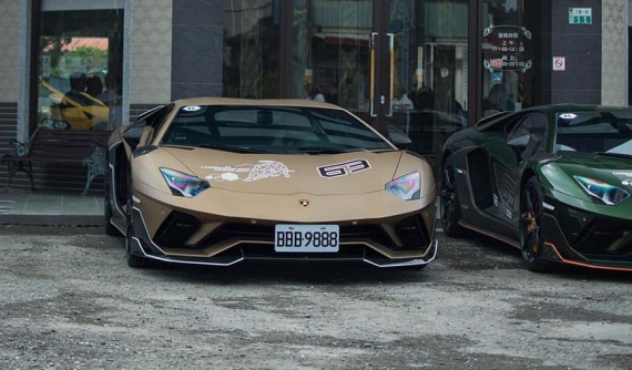 2 chiếc Lamborghini Aventador S Taiwan Edition độc quyền của nhà giàu Đài Loan khoe dáng cùng nhau