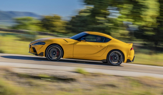 Hết bị chê là "quá BMW", Toyota GR Supra lại bị đem ra so sánh với đàn em GR Yaris 2021