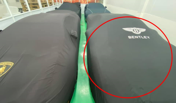 Ẩn số chiếc siêu xe dưới tấm bạt trùm Bentley trong garage của chủ nhân McLaren Senna độc nhất Việt Nam