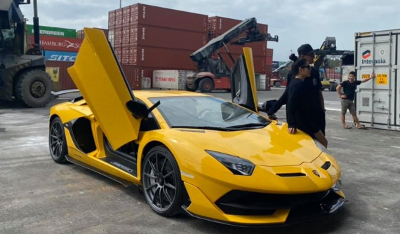Siêu phẩm Lamborghini Aventador SVJ thứ 2 về Việt Nam với màu sơn "nóng bỏng"