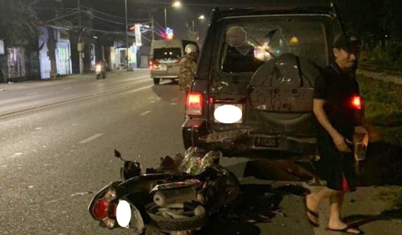 Quảng Ninh: Tông vào Hyundai Galloper đỗ bên đường, người đi xe máy bị thương nặng