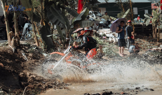 Loạt hình ảnh đầy máu lửa từ giải đua xe địa hình Tinh Thần Đá 2 vừa tổ chức tại Hà Giang
