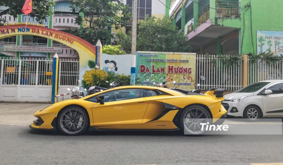 Lamborghini Aventador SVJ đang trên đường vận chuyển vào Sài thành