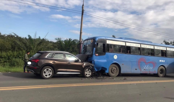 Đồng Nai: Audi Q5 tông trực diện vào xe buýt, nhiều hành khách hoảng loạn
