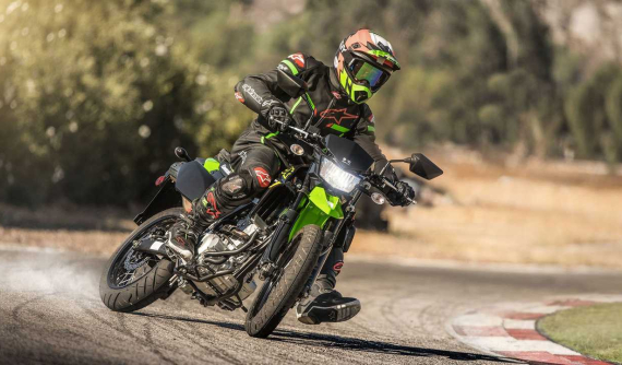 Đua nhau cập nhật "big bore" cho cào cào, Kawasaki mang đến điều gì mới cho KLX 300 2021