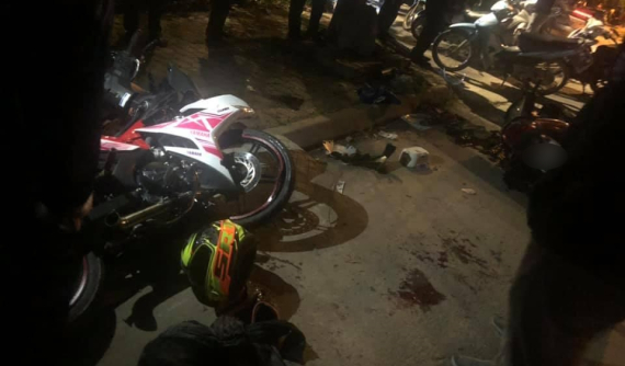 Hà Nội: Yamaha Jupiter MX King va chạm với Honda Wave RSX, 3 người chấn thương nặng