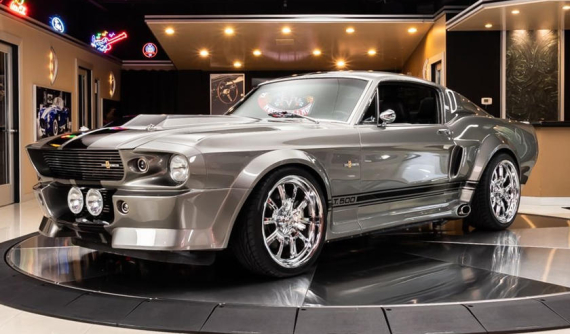 Thật khó tin khi chiếc Ford Mustang kiểu dáng cổ điển này lại chính là Mustang GT Convertible 2011