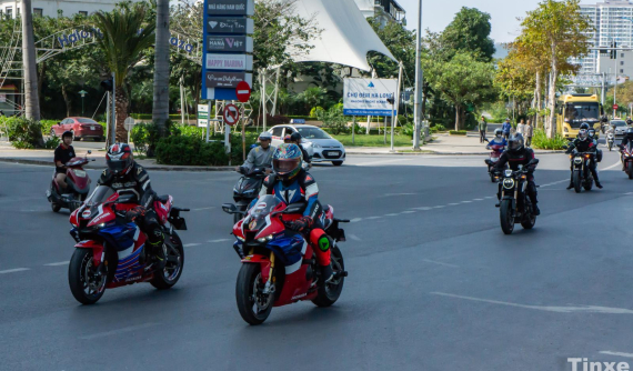 Hàng trăm Biker chạy mô tô Honda vượt 160km đến với Hạ Long trong sự kiện "Honda Biker Day 2020"