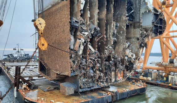 Đây là cảnh tượng bên trong chiếc tàu thủy chứa hơn 4.000 chiếc ô tô Hyundai và Kia sau khi bị cắt nhỏ ra