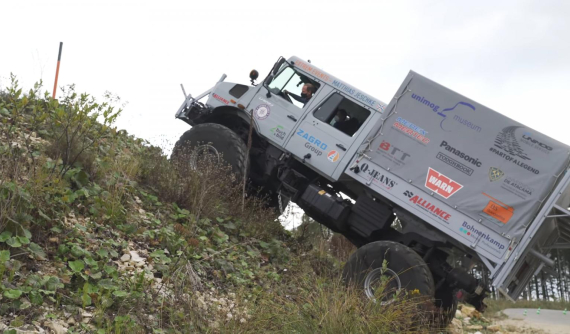Trải nghiệm Mercedes Unimog - "Quái vật off-road" khủng nhất của thương hiệu Đức