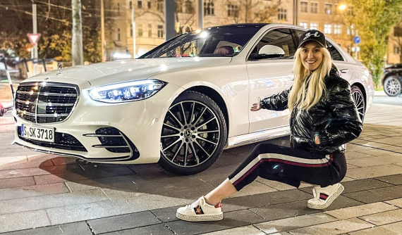 Video mới của hot girl chuyên "review siêu xe" cho thấy Mercedes-Benz S-Class 2021 "xịn sò" đến mức nào