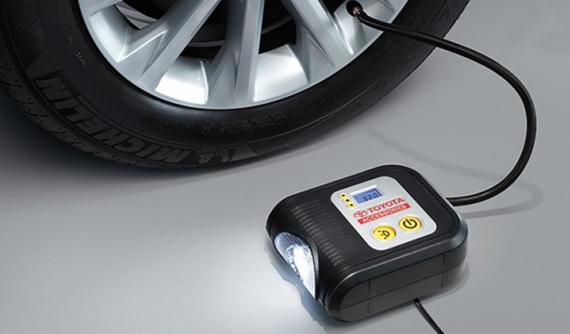 Toyota tặng bơm lốp điện tử chính hãng cho khách hàng mua xe trong tháng 12