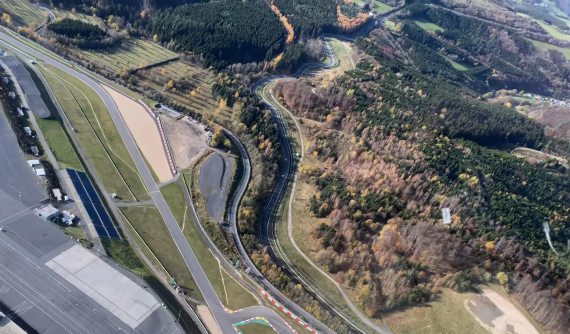 Nhìn ngắm khung cảnh choáng ngợp của đường đua "Địa Ngục Xanh" từ trên cao